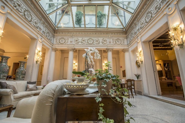 Hotel Corona d'Oro image 2